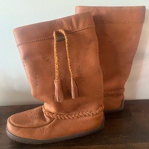 Manitobah Mukluks size 9 Tamarack Boots